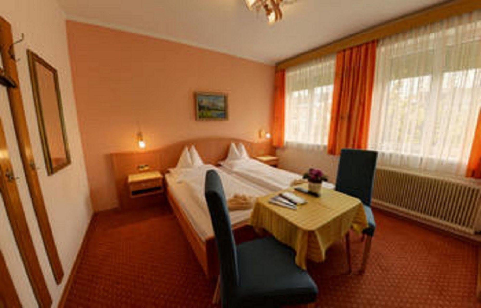 บีแอนด์บี เฮาส์ โกลเคอร์ Bed & Breakfast เซโบเดิน ภายนอก รูปภาพ